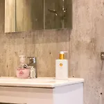 아파트 Spacious With A Great View Over