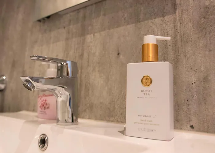 Spacious With A Great View Over Apartamento Tromsø