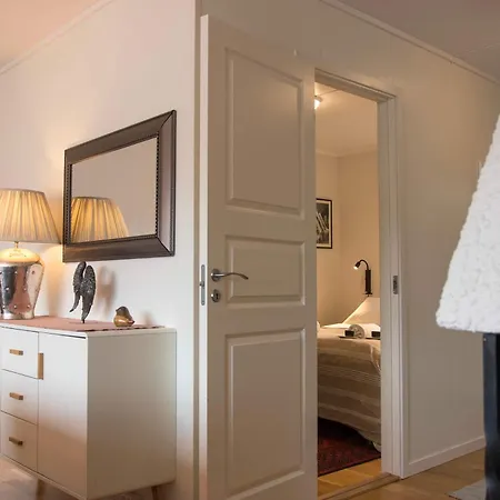 Spacious With A Great View Over Tromsø