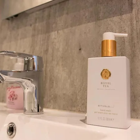 Spacious With A Great View Over Daire Tromsø