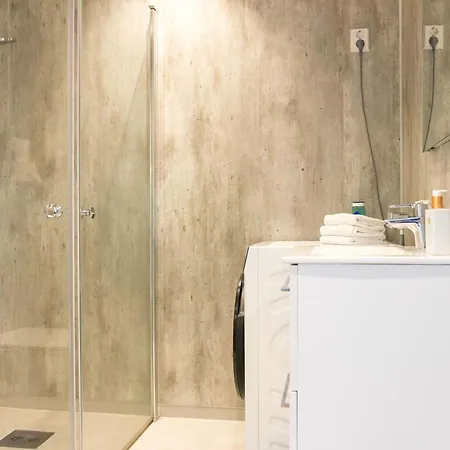 Spacious With A Great View Over Daire Tromsø